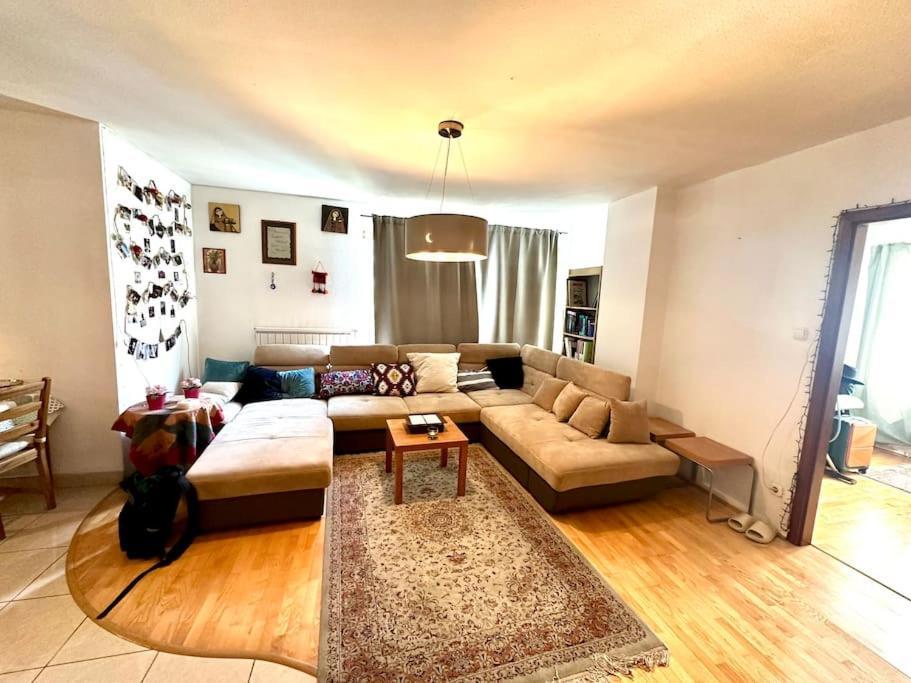 Apartment Your Friendly Host In